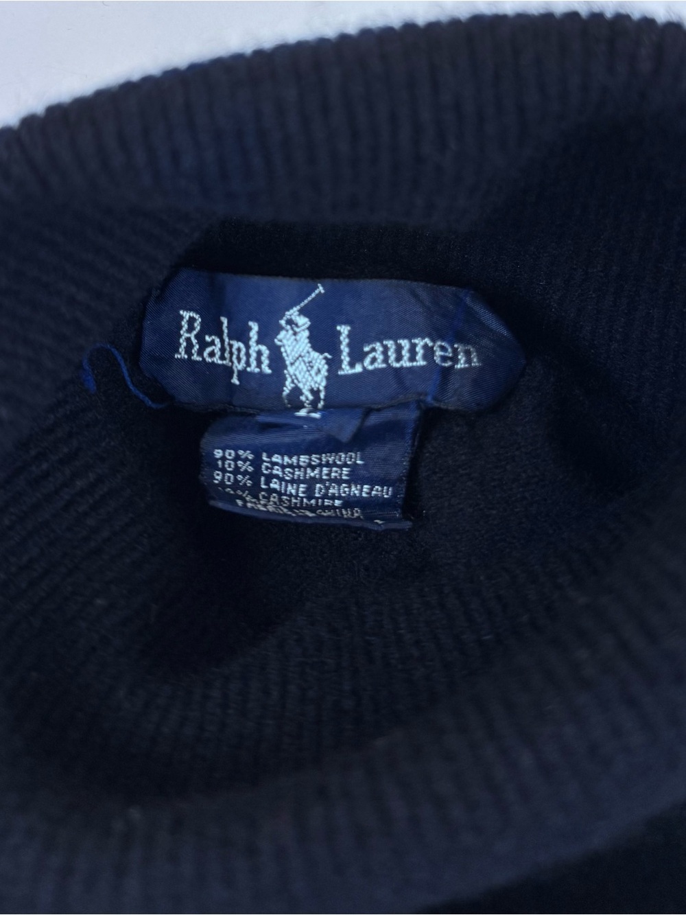 Vintage 1990s Ralph Lauren Women’s Lambswool Cashmere Turtleneck Sweater in Navy - Picture 3 of 10